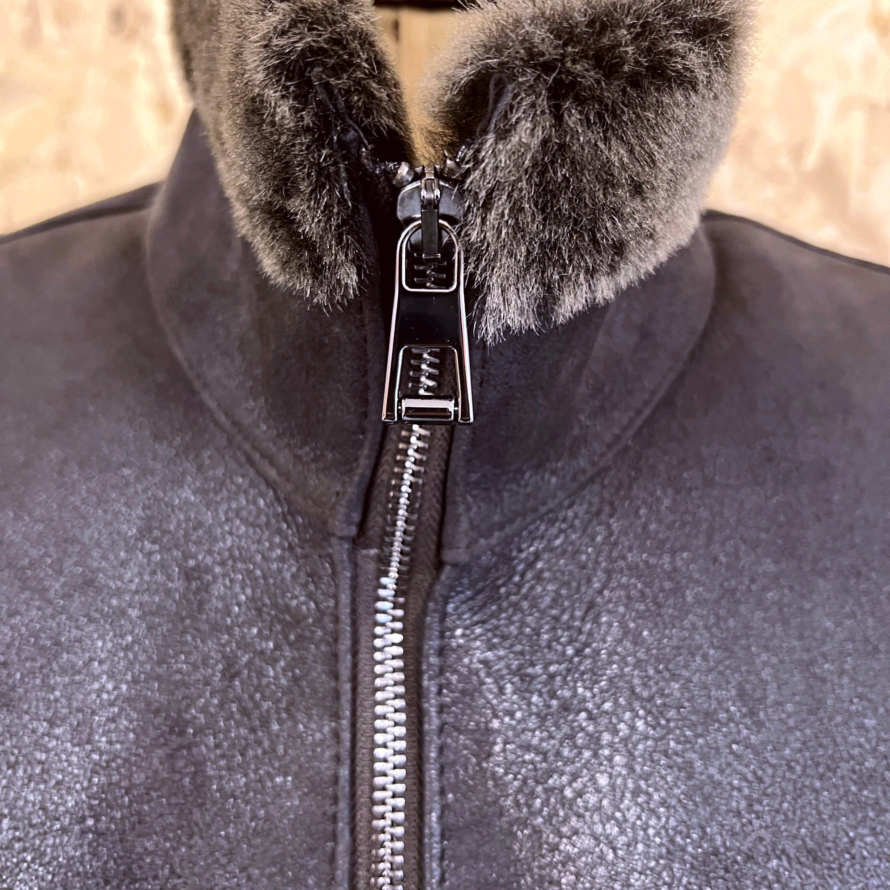 MEN'S GILET / TEXTURED BROWN LEATHER