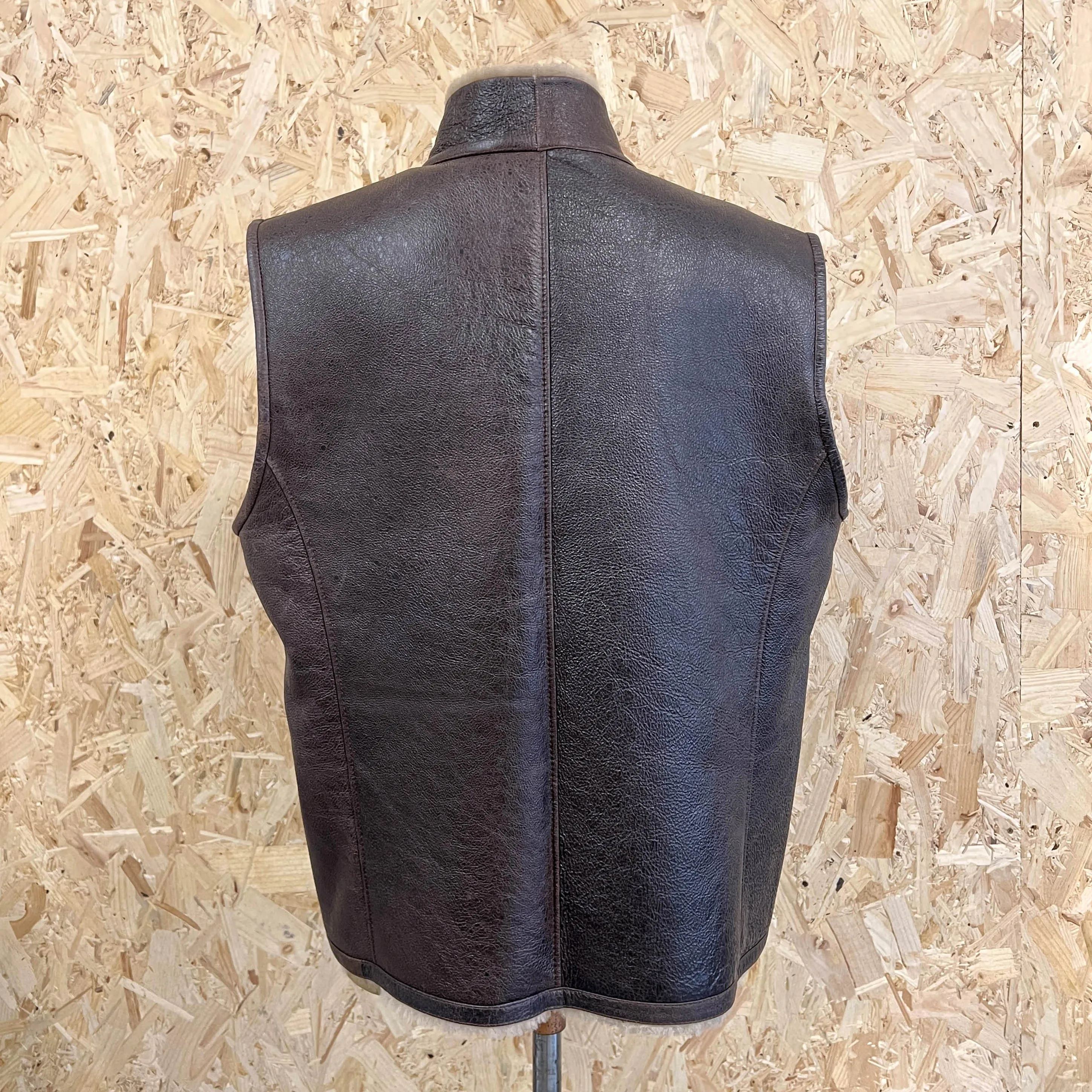 MEN'S GILET / TEXTURED BROWN LEATHER