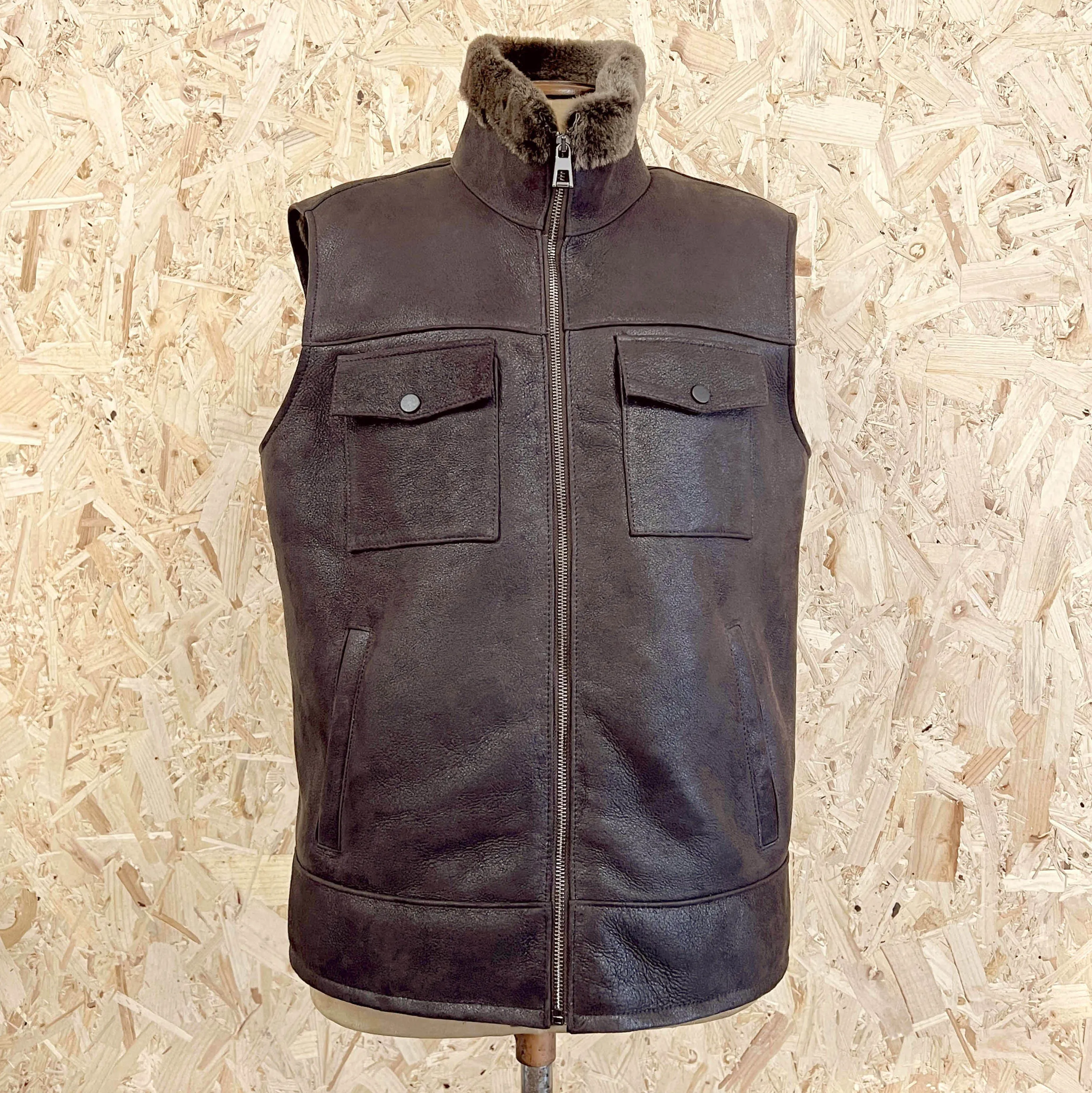 MEN'S GILET / TEXTURED BROWN LEATHER