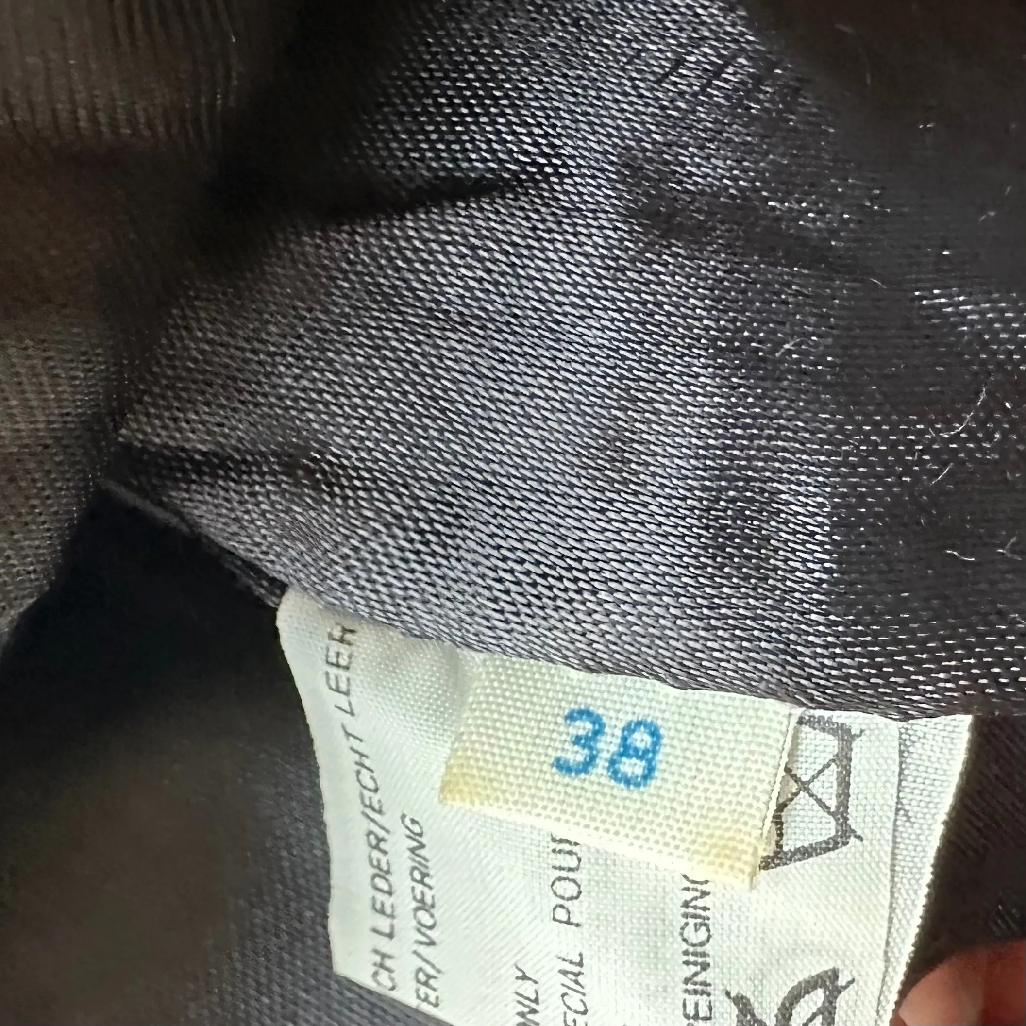 Vintage Black Leather Jacket - size EU38